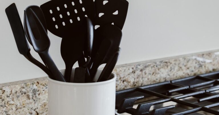 Group defends conclusions after error found in black plastic utensil study